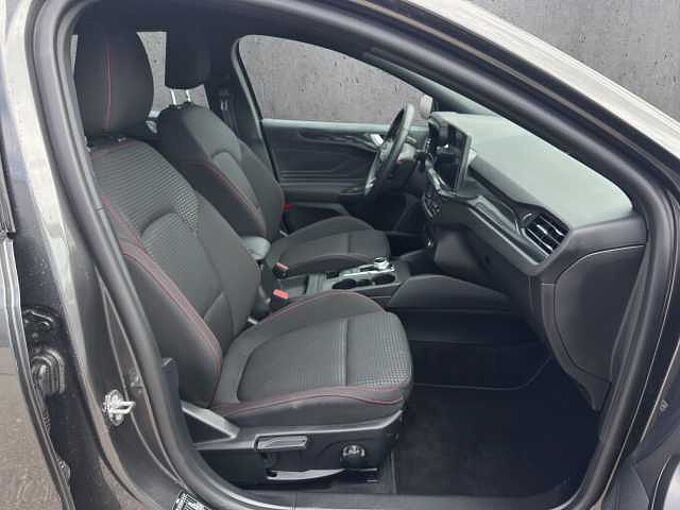 Ford Focus Turnier ST-Line / Navi mit Farbedisplay/Kamera