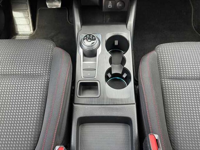 Ford Focus Turnier ST-Line / Navi mit Farbedisplay/Kamera