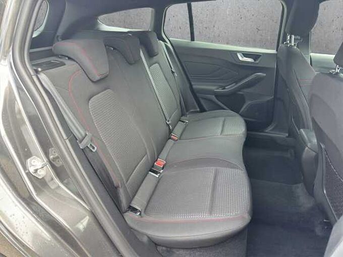 Ford Focus Turnier ST-Line / Navi mit Farbedisplay/Kamera