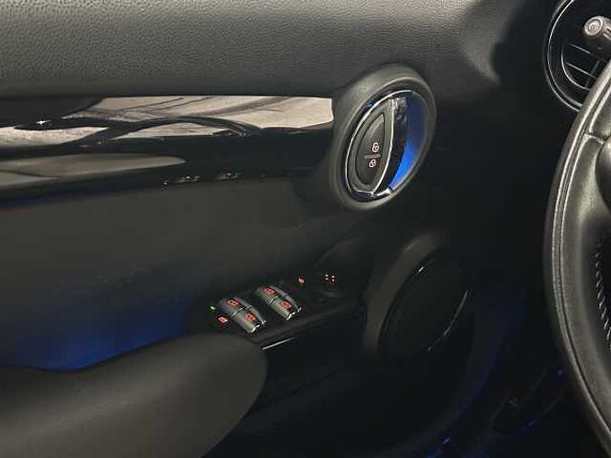 MINI Cooper S 5-T&uuml;rer HUD/PANO/LED/KAMERA/NAVI/SHZ 