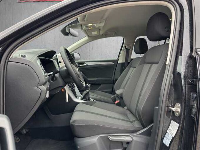 Volkswagen T-Roc Navi/PDC vo+hi/ALU.....