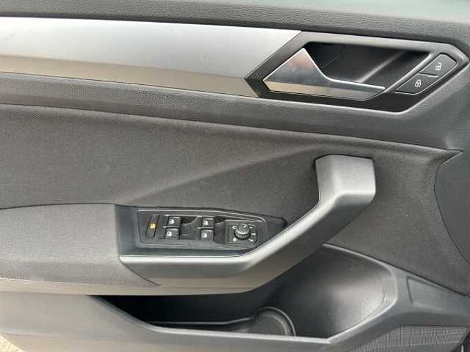 Volkswagen T-Roc Navi/PDC vo+hi/ALU.....