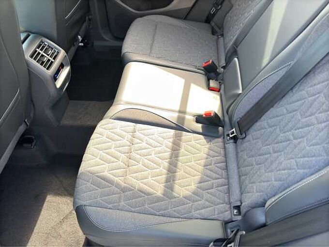 Volkswagen Tiguan 1.5 TSI Life // AHK/Navi/Winterpaket /elektr. Heckklappe