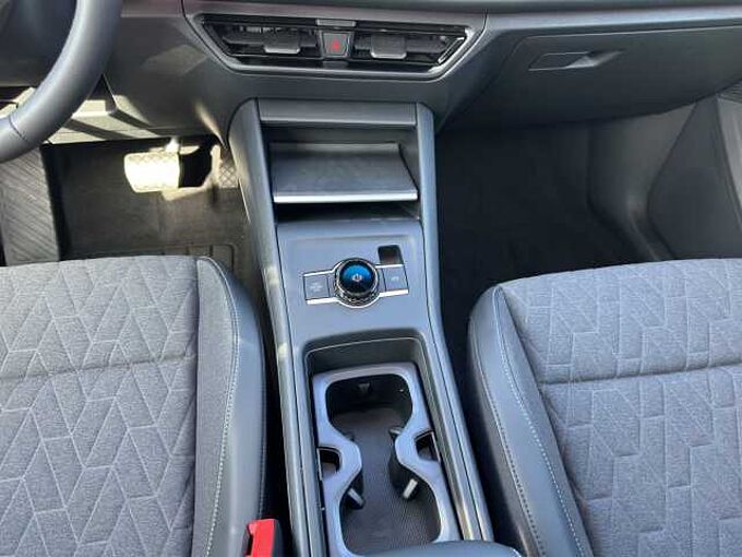 Volkswagen Tiguan 2.0 TDI Life //Pano/AHK/LED/Winterpaket /elektr. Heckklappe