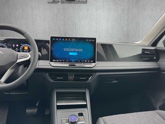 Volkswagen Tiguan 1.5 TSI Life // Pano/AHK/Navi/Winterpaket /elektr. Heckklappe