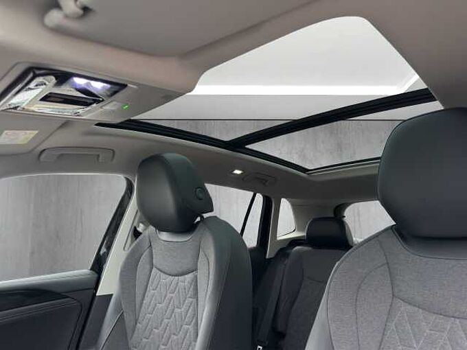 Volkswagen Tiguan 1.5 TSI Life // Pano/AHK/Navi/Winterpaket /elektr. Heckklappe