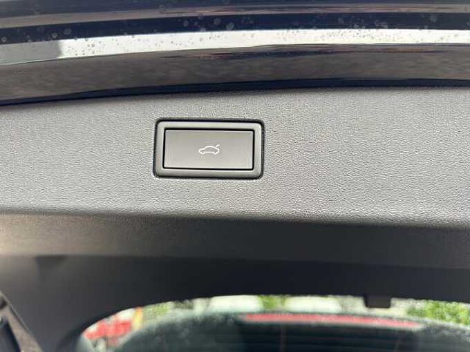 Volkswagen Tiguan 1.5 TSI Life // Pano/AHK/Navi/Winterpaket /elektr. Heckklappe