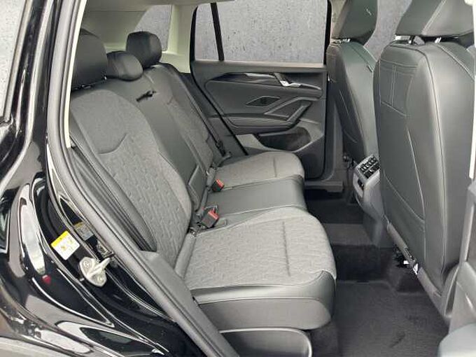 Volkswagen Tiguan 1.5 TSI Life // Pano/AHK/Navi/Winterpaket /elektr. Heckklappe