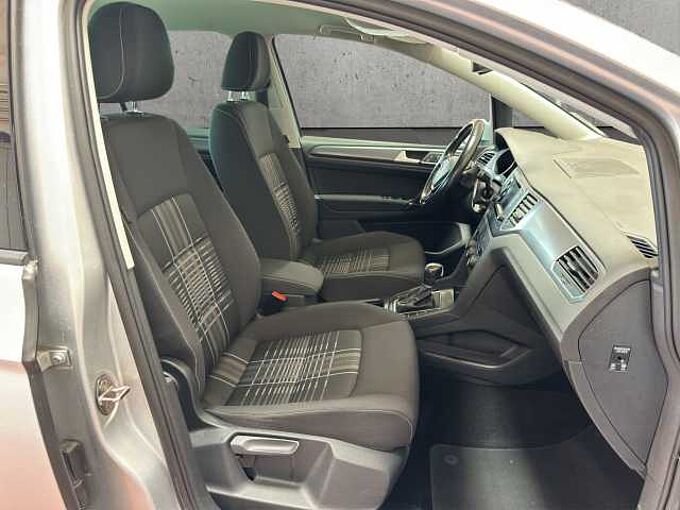 Volkswagen Golf Sportsvan Lounge*AHK*SHZ*PDC*Tempomat*Alufelgen*