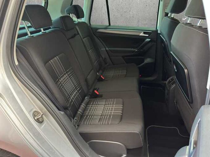 Volkswagen Golf Sportsvan Lounge*AHK*SHZ*PDC*Tempomat*Alufelgen*