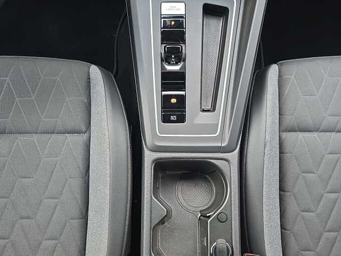 Volkswagen Golf Var Goal Navi/ Teilleder/ PDC vo + hi