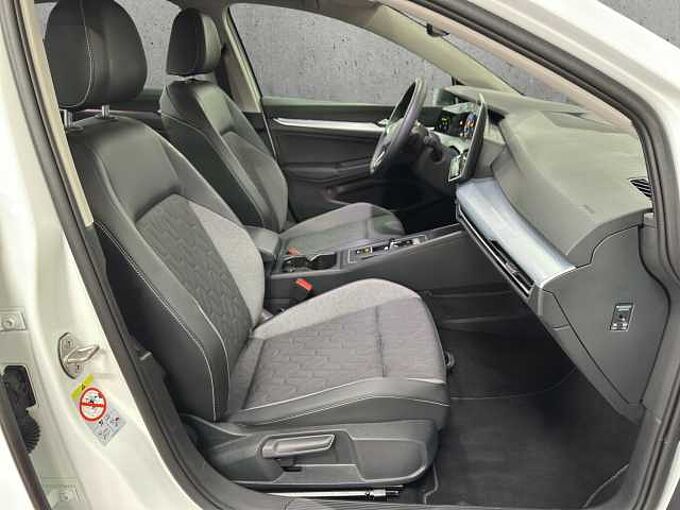 Volkswagen Golf 1.5 eTSI Goal //LED/SHZ/Navi